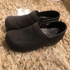 Sanita Professional Oil Leather Clogs.